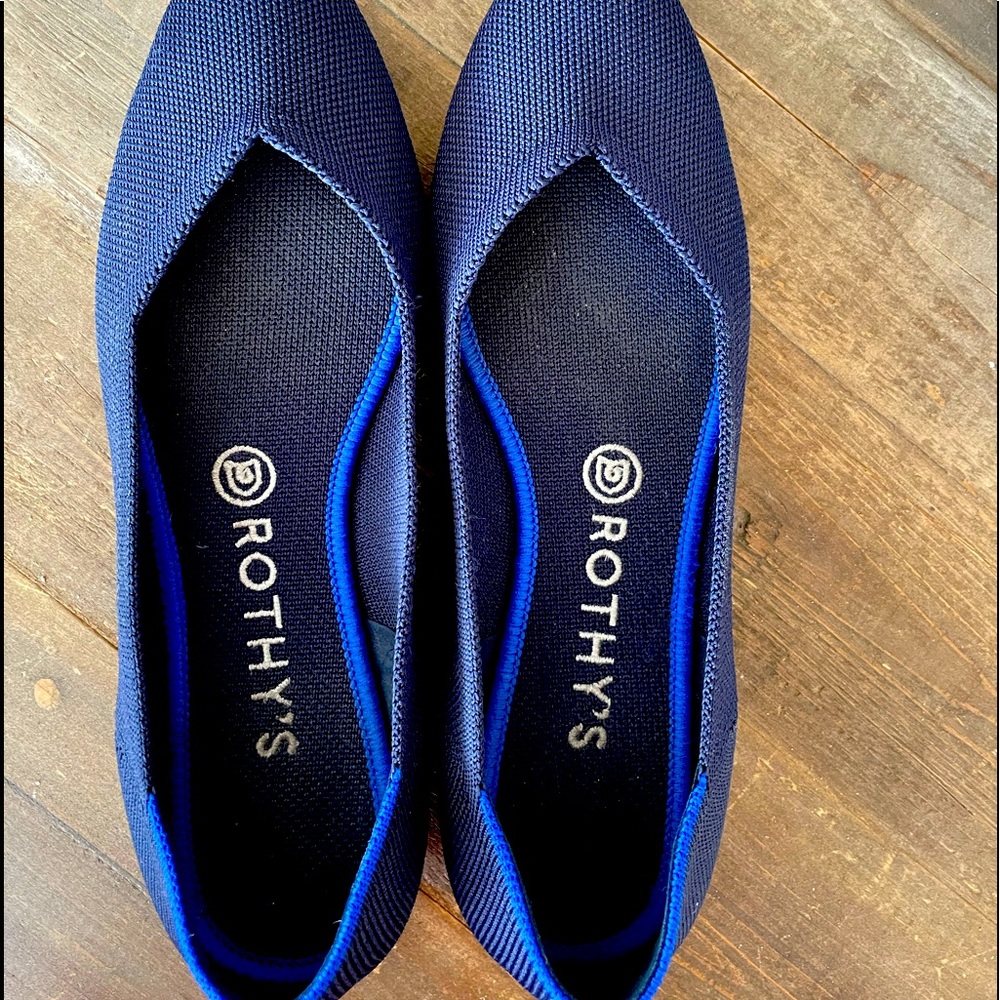 Size 9 Rothy’s “Maritime Navy” Point Shoes